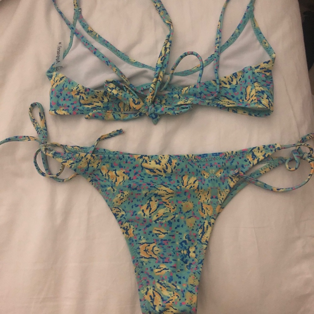 Bikini - Picture 2 of 2